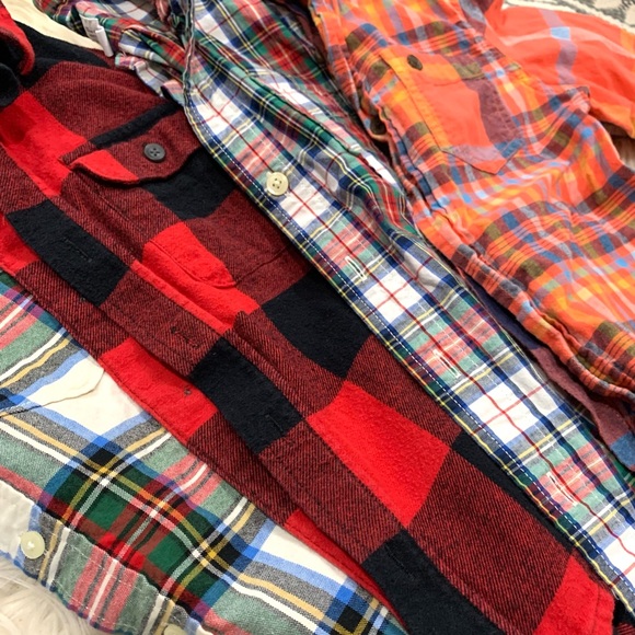 (SOLD) Bundle of 4 Boys’ Button Down Shirts - Picture 2 of 5